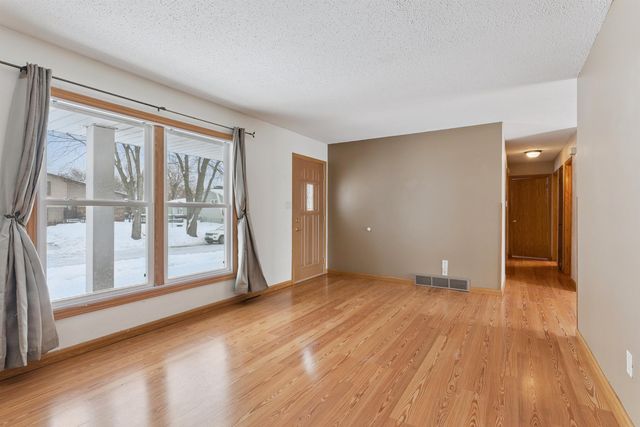 3917 Del Matro Road, Waterloo, IA 50701