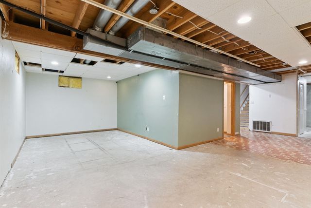 3917 Del Matro Road, Waterloo, IA 50701