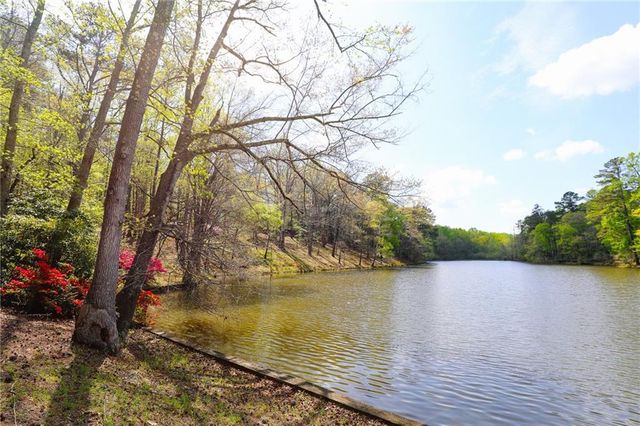 1015 Wahoo Hill, Newnan, GA 30263