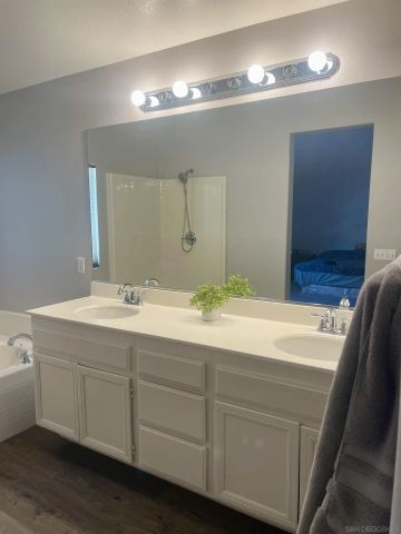 28454 saddlecrest, Menifee, CA 92585