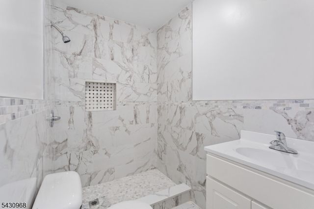 226 N Clinton St 2, East Orange City, NJ 07017