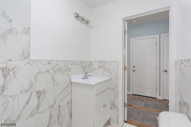 226 N Clinton St 2, East Orange City, NJ 07017