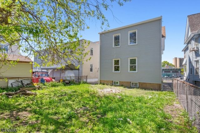 226 N Clinton St 2, East Orange City, NJ 07017