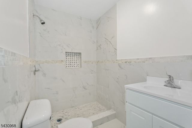 226 N Clinton St 2, East Orange City, NJ 07017