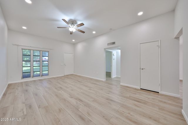 10040 W ROYAL OAK Road B, Sun City, AZ 85351