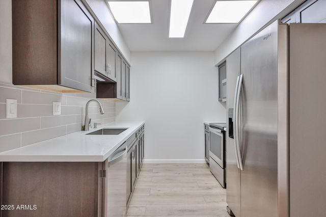 10040 W ROYAL OAK Road B, Sun City, AZ 85351