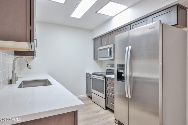 10040 W ROYAL OAK Road B, Sun City, AZ 85351