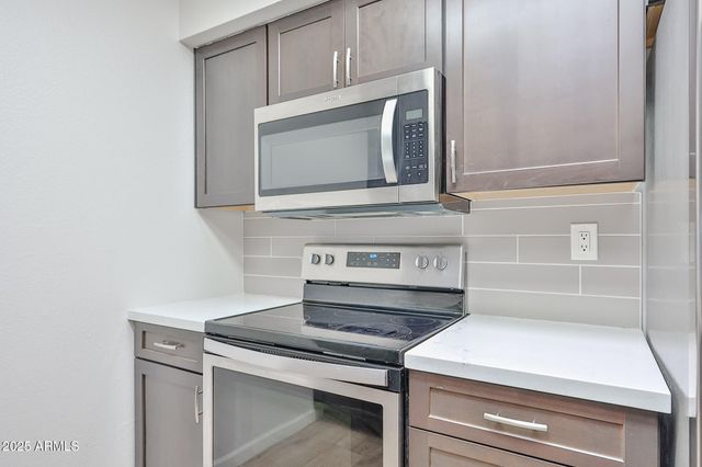 10040 W ROYAL OAK Road B, Sun City, AZ 85351