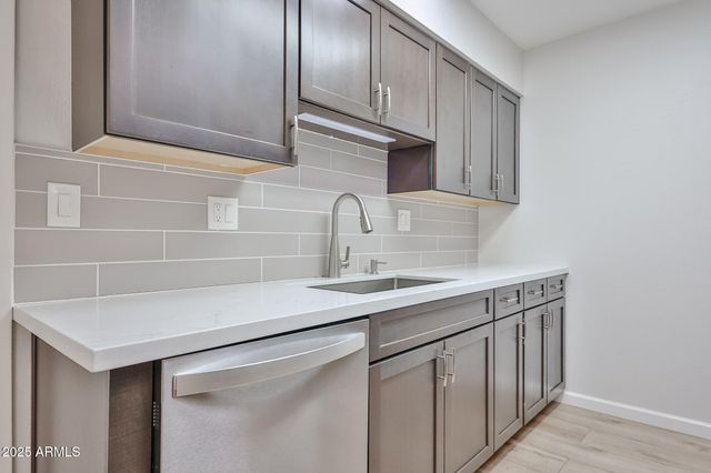 10040 W ROYAL OAK Road B, Sun City, AZ 85351