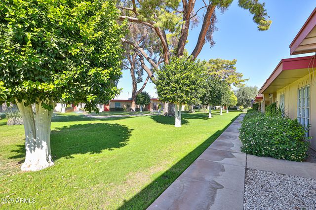 10040 W ROYAL OAK Road B, Sun City, AZ 85351