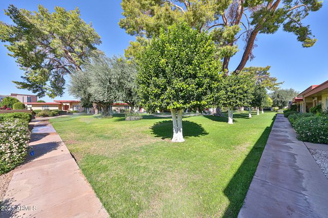 10040 W ROYAL OAK Road B, Sun City, AZ 85351