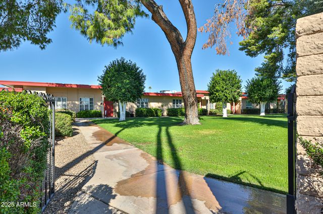 10040 W ROYAL OAK Road B, Sun City, AZ 85351