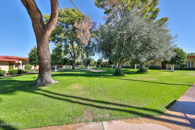 10040 W ROYAL OAK Road B, Sun City, AZ 85351