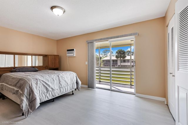 94 Hastings F, West Palm Beach, FL 33417