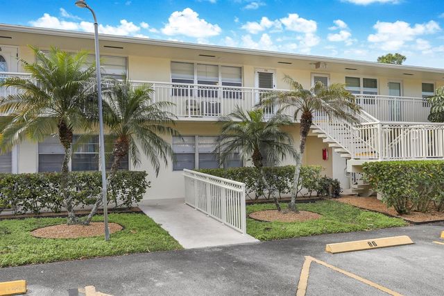 94 Hastings F, West Palm Beach, FL 33417