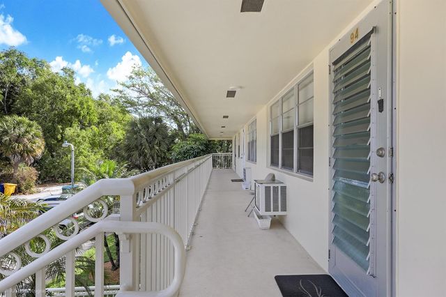 94 Hastings F, West Palm Beach, FL 33417