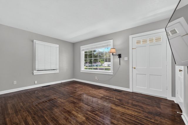 907 Woodland Ct, Manchester, TN 37355