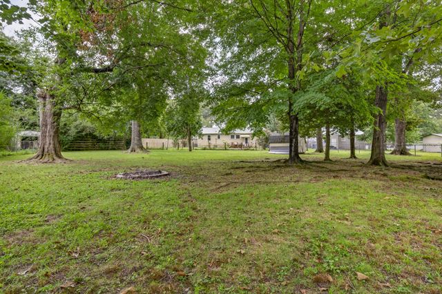 907 Woodland Ct, Manchester, TN 37355