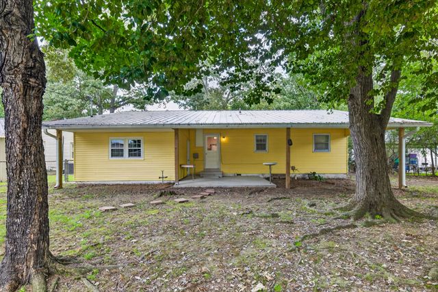 907 Woodland Ct, Manchester, TN 37355