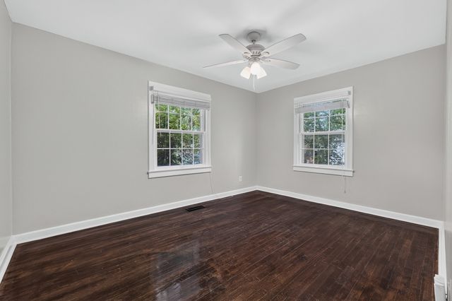907 Woodland Ct, Manchester, TN 37355