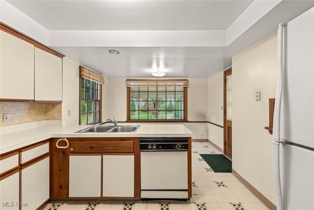 20309 Marian Lane, Rocky River, OH 44116