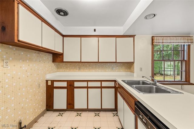 20309 Marian Lane, Rocky River, OH 44116