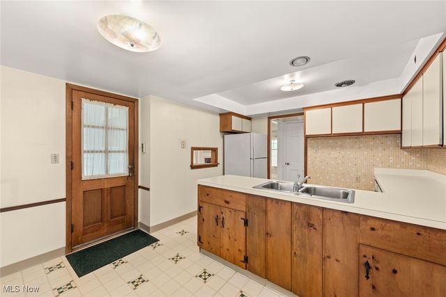 20309 Marian Lane, Rocky River, OH 44116