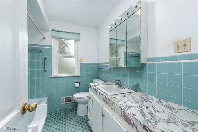 20309 Marian Lane, Rocky River, OH 44116