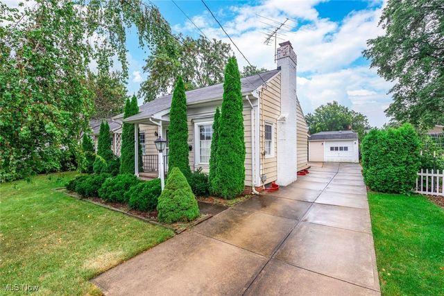 20309 Marian Lane, Rocky River, OH 44116