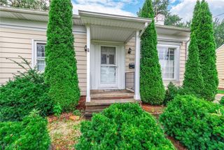 20309 Marian Lane, Rocky River, OH 44116