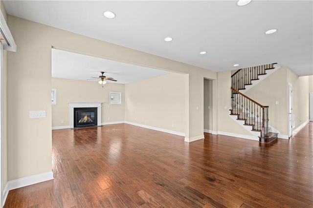 501 La Perla Drive, Sugar Hill, GA 30518