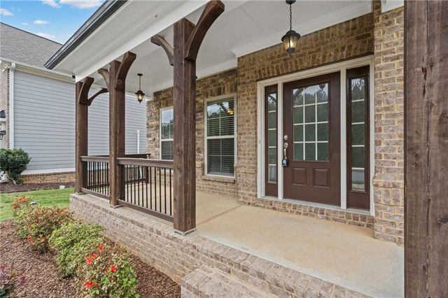 501 La Perla Drive, Sugar Hill, GA 30518