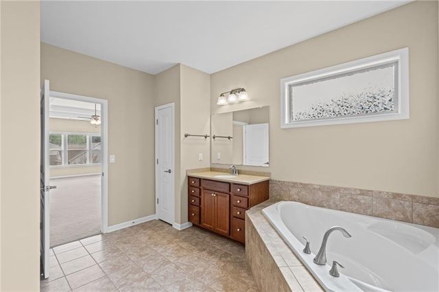 501 La Perla Drive, Sugar Hill, GA 30518