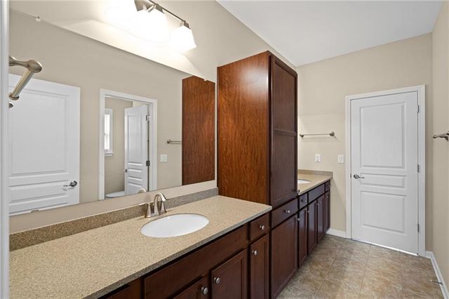 501 La Perla Drive, Sugar Hill, GA 30518