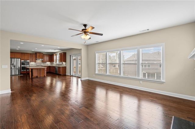 501 La Perla Drive, Sugar Hill, GA 30518