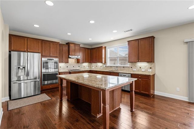 501 La Perla Drive, Sugar Hill, GA 30518