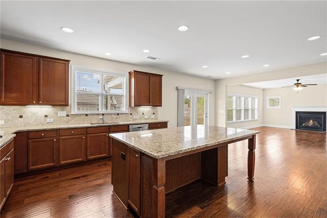 501 La Perla Drive, Sugar Hill, GA 30518