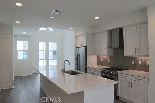 684 Malibu, Costa Mesa, CA 92627