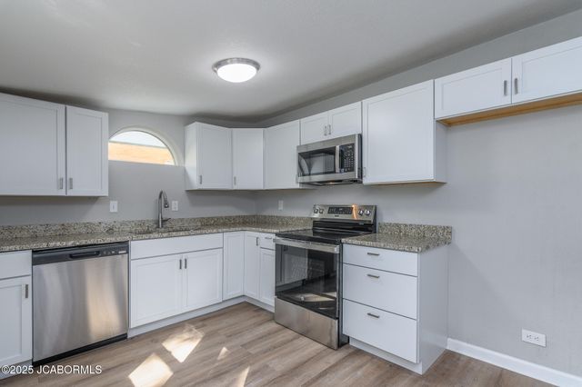 807 BROADWAY STREET, Jefferson City, MO 65101