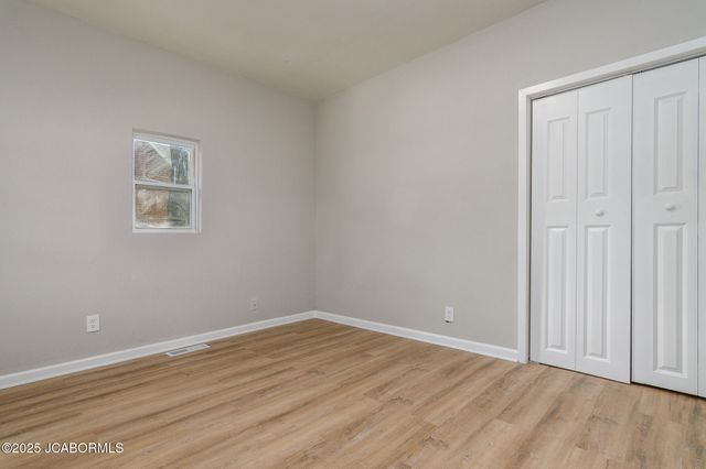 807 BROADWAY STREET, Jefferson City, MO 65101