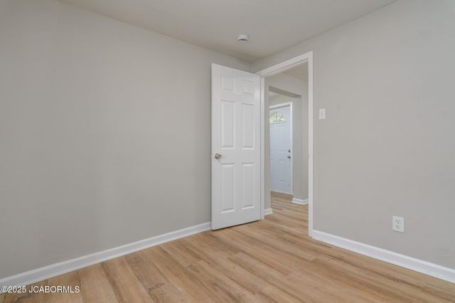 807 BROADWAY STREET, Jefferson City, MO 65101