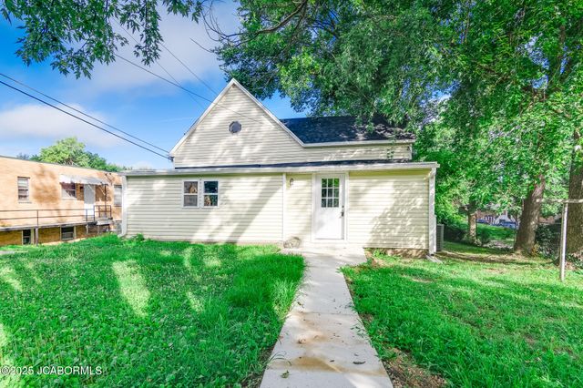 807 BROADWAY STREET, Jefferson City, MO 65101