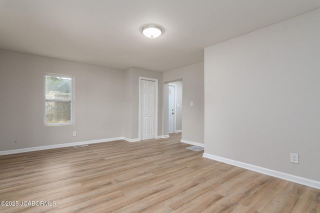 807 BROADWAY STREET, Jefferson City, MO 65101