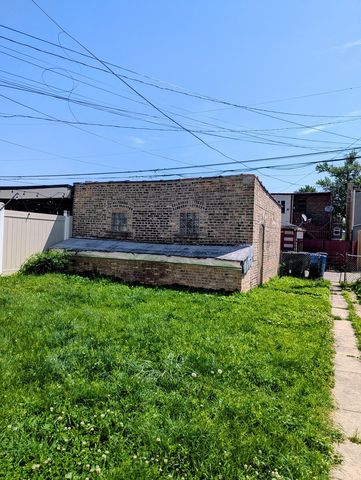 1325 N Long Avenue, Chicago, IL 60651