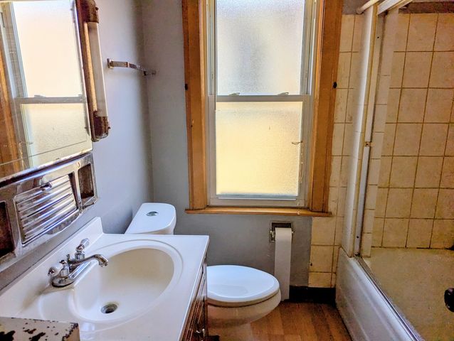 1325 N Long Avenue, Chicago, IL 60651