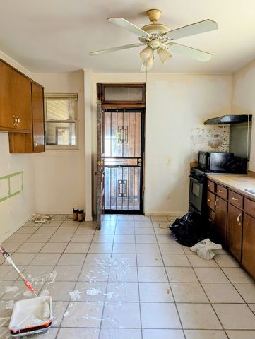 1325 N Long Avenue, Chicago, IL 60651