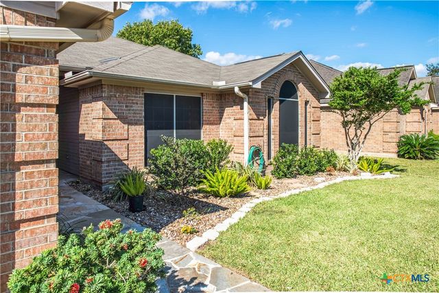 303 Bridle Lane, Victoria, TX 77904