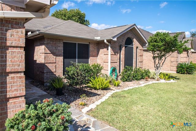 303 Bridle Lane, Victoria, TX 77904