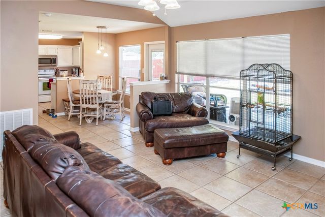 303 Bridle Lane, Victoria, TX 77904