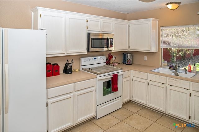 303 Bridle Lane, Victoria, TX 77904